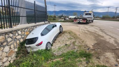 Bursa'da, Orhangazi - İznik yolu üzerinde meydana gelen trafik kazasında,