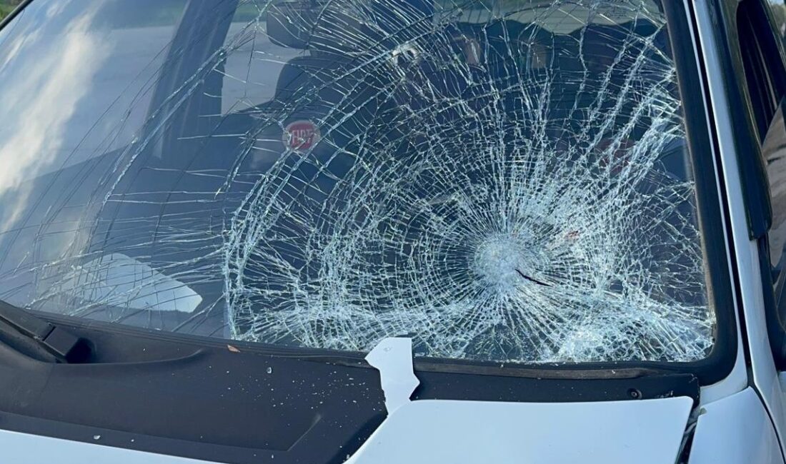 Bursa'nın İznik ilçesinde meydana gelen trafik kazasında, bir otomobil ile