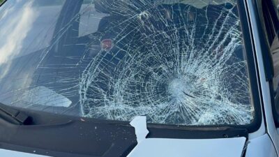 Bursa'nın İznik ilçesinde meydana gelen trafik kazasında, bir otomobil ile