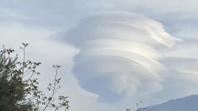 Bursa’da bugün öğle saatlerinde Uludağ civarında ortaya çıkan mercek bulutları