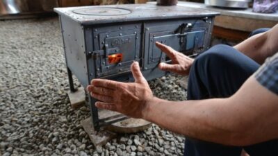 Havaların soğumaya başlamasıyla birlikte evlerinde doğalgaz kullanmayan  vatandaşlar, kışlık ısınma