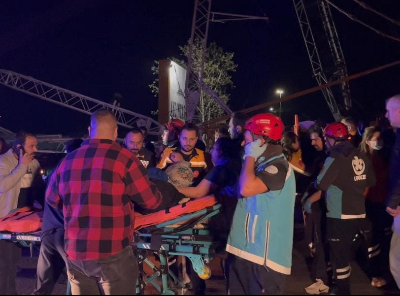 Bursa-Yalova yolu üzerinde, gece saatlerinde meydana gelen zincirleme trafik kazasında