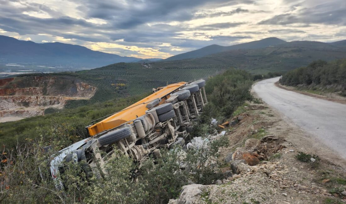Bursa'nın Orhangazi ilçesinde meydana gelen trafik kazasında, kontrolden çıkan hafriyat