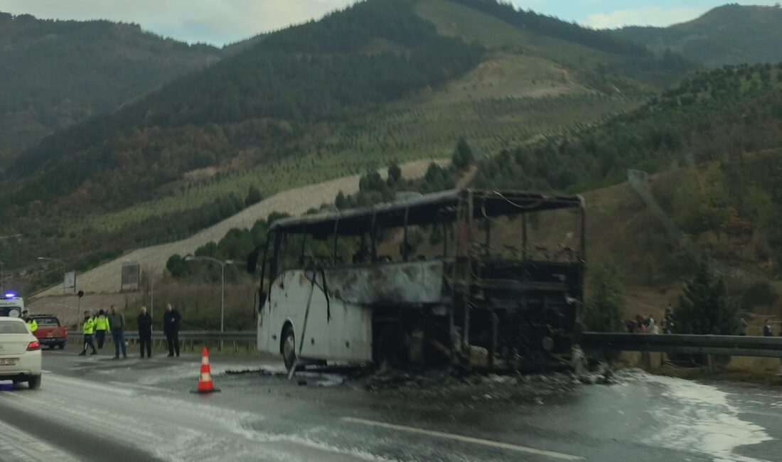 Bursa'da Gebze-Orhangazi-İzmir otoyolu Orhangazi tüneli girişinde seyir halindeki içinde 49