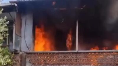 Bursa'nın İznik ilçesinde iki katlı bir evde yangın çıktı. Çıkan