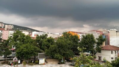 Bursa'nın Orhangazi ilçesinde hafta sonu az miktarda görülen yağışlı hava