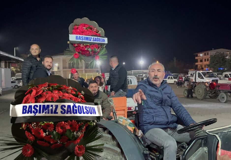 CHP İznik İlçe Başkanı Sadullah Eşiyok ve yönetim kurulu üyeleri,