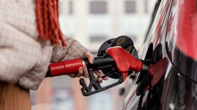 Brent petrol fiyatlarındaki hareketlilik, döviz kurundaki dalgalanmalar ve vergi artışları,