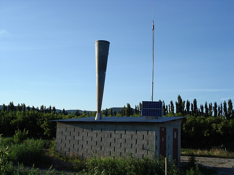 Türkiye'nin birçok bölgesinde tarımsal alanlarda dolu yağışını engellemek amacıyla kullanılan