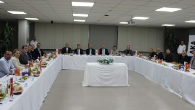 Orhangazi'de faaliyet gösteren sanayi kuruluşlarının yöneticileri, ilçe protokolü ile  istişare