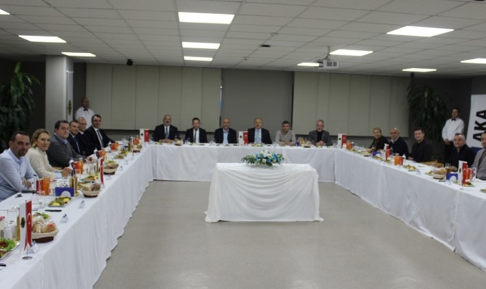 Orhangazi'de faaliyet gösteren sanayi kuruluşlarının yöneticileri, ilçe protokolü ile  istişare