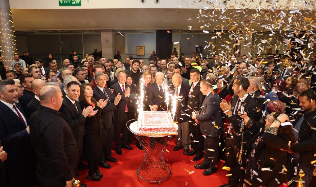  Bursa Büyükşehir Belediye Başkanı Mustafa Bozbey, Büyükşehir Belediyesi çalışanlarıyla