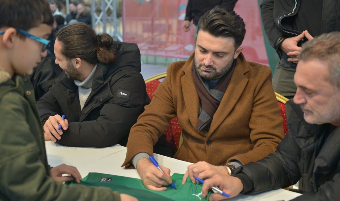 Bursa Büyükşehir Belediyesi tarafından Millet Bahçesi Kültürpark Atatürk Stadyumu girişinde