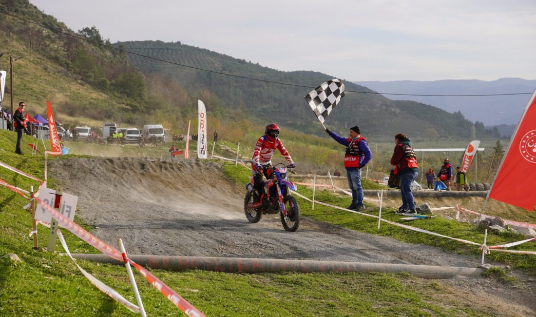 Bursa'nın İznik ilçesi hafta sonu Türkiye Süper Enduro motokros Şampiyonası