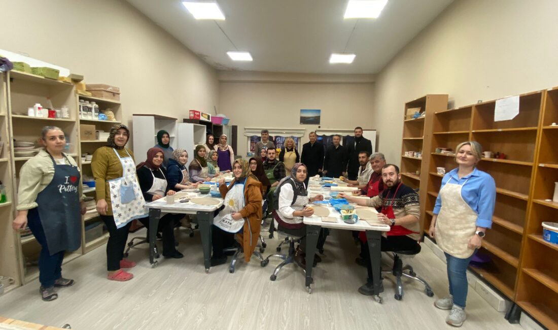 Bursa Öğretmen Akademileri’nin eğitim personeline yönelik düzenlediği gelişim etkinlikleri hız