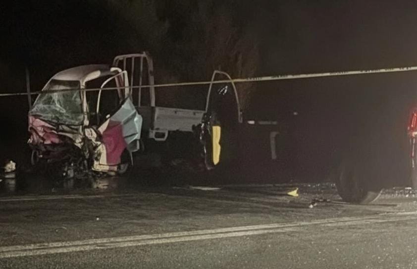 Bursa'nın İznik ilçesi ile Sakarya yolunda kafa kafaya çarpışan iki