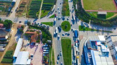 Bursa'nın Orhangazi ilçesinde  Göl Yolu girişindeki Orhangazi Belediyesi Fen işleri