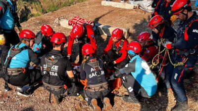 Bursa İl Jandarma Komutanlığı'na bağlı Jandarma Arama Kurtarma (JAK) ekipleri,