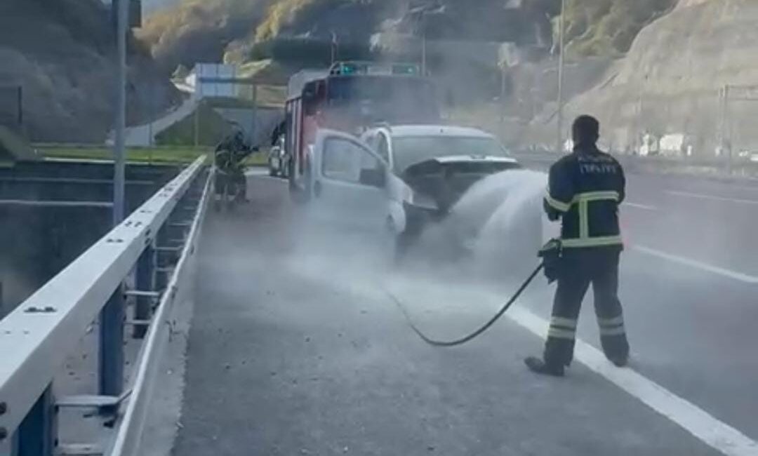 Gebze - Orhangazi - İzmir otoyolunda seyir halinde olan hafif