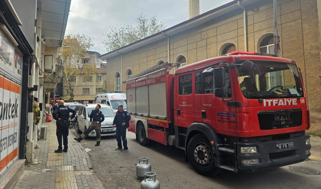 Bursa'nın Orhangazi ilçesinde bir apartmanın birinci katındaki dairenin balkonundan çıkan