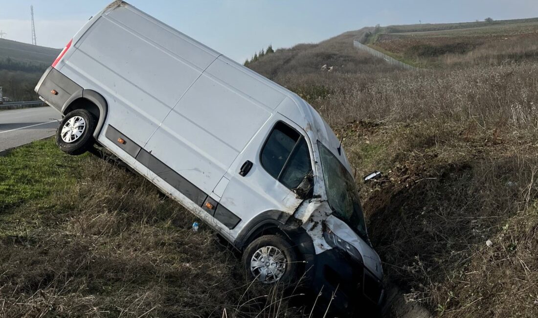 Bursa'da ,İzmir otoyolu üzerinde meydana gelen trafik kazasında, kontrolden çıkan