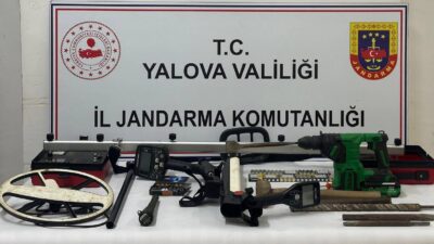 Yalova’nın Altınova ilçesinde ormanlık alanda detektörlerle define arayan 5 şüpheli,