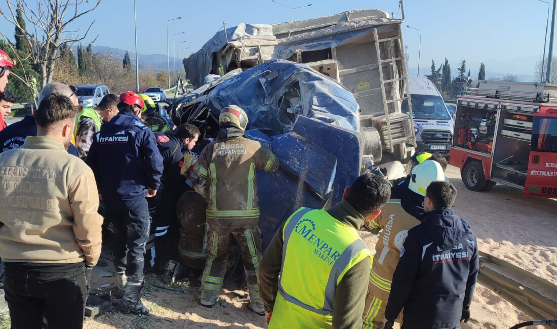 Bursa'da çevre yolu üzerinde meydana gelen trafik kazasında kontrolden çıkan