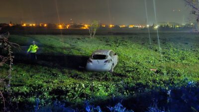 Bursa'nın Orhangazi ilçesinde meydana gelen kazada, kontrolden çıkan otomobil yaklaşık