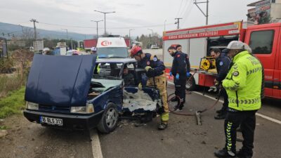 Bursa'nın Orhangazi ilçesinde meydana gelen trafik kazasında, otomobil ile kamyonet