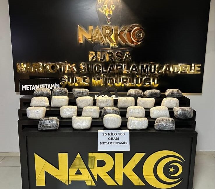  Bursa Emniyet Müdürlüğü, uyuşturucu tacirlerine yönelik düzenlediği operasyonda yüksek miktarda