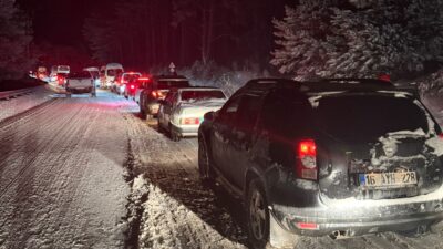 Bursa'nın yüksek noktalarında dünden bu yana etkili olan kar yağışı