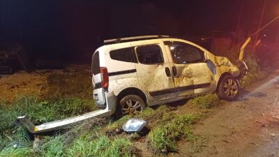 Bursa'nın Orhangazi ilçesinde meydana gelen trafik kazasında, kontrolden çıkan hafif