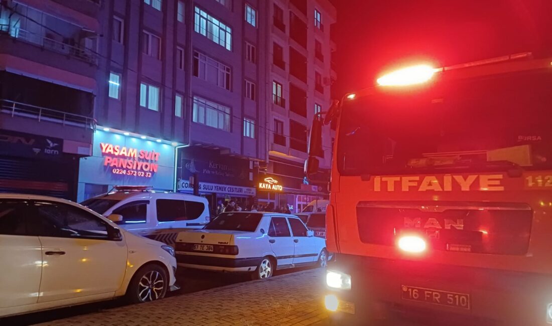 Bursa'nın Orhangazi ilçesinde meydana gelen olayda, bir apartmandan çıkan dumanlar