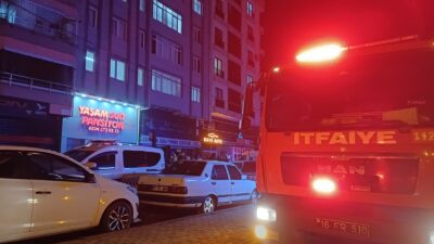 Bursa'nın Orhangazi ilçesinde meydana gelen olayda, bir apartmandan çıkan dumanlar