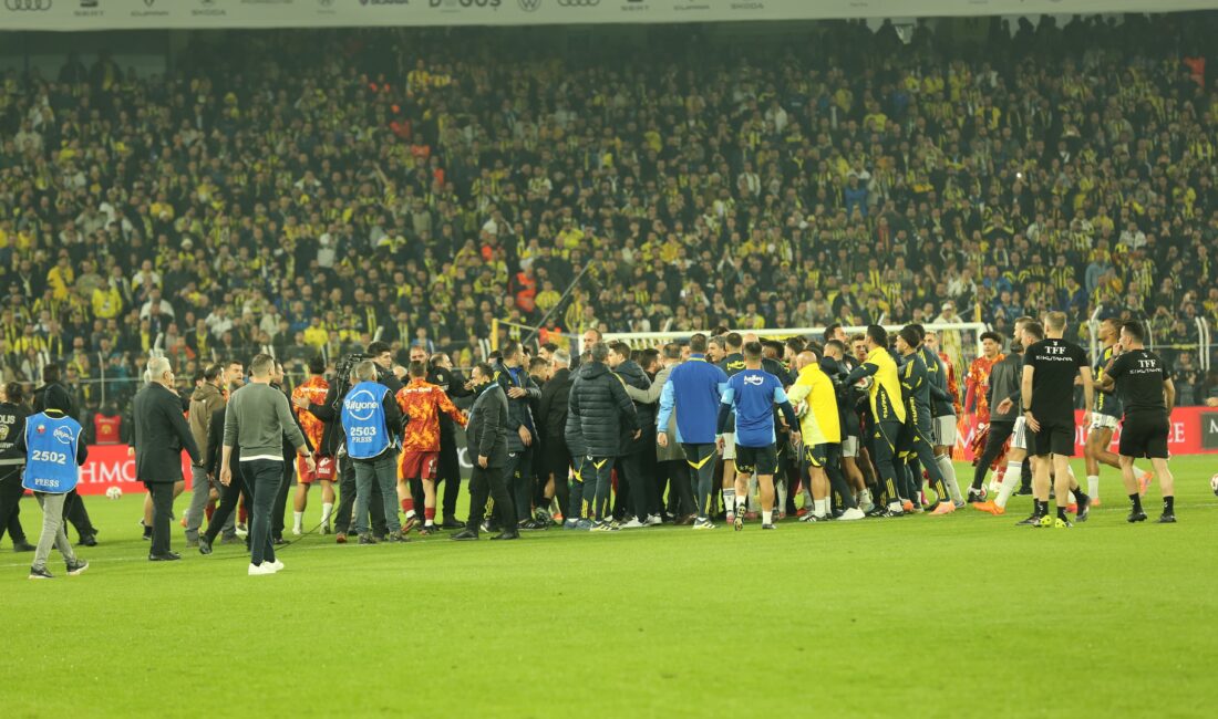 Bu akşam Fenerbahçe ile Galatasaray arasında oynanacak olan derbi karşılaşması