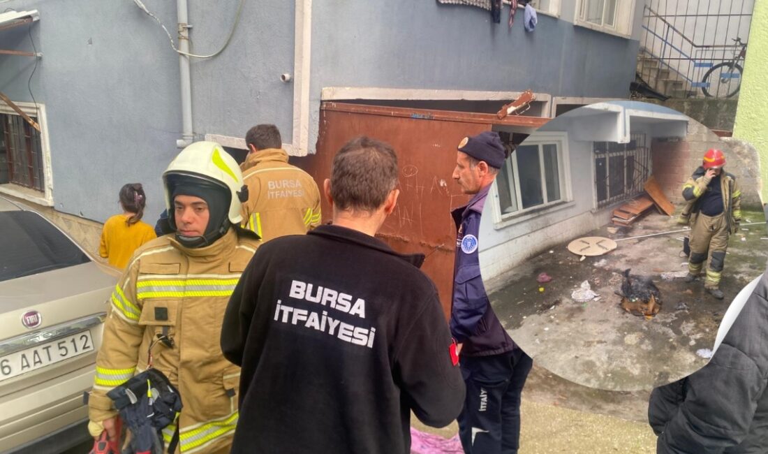Bursa'nın Orhangazi ilçesinde bir evden gelen yangın ihbarı itfaiye, Polis
