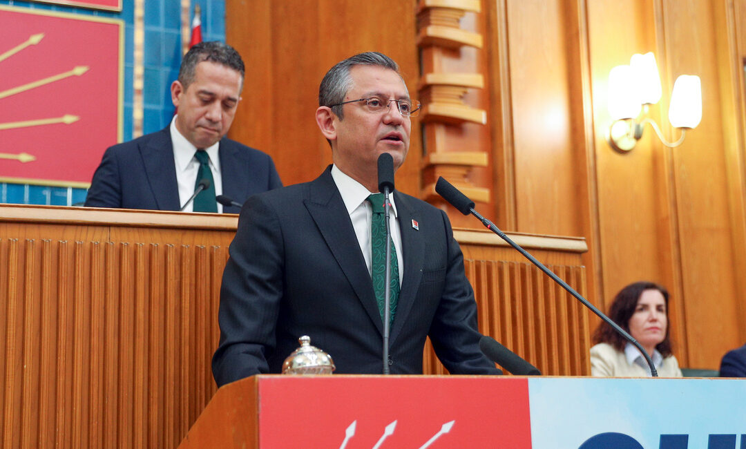 CHP Genel Başkanı Özgür Özel, partisinin Kayseri’de düzenlediği mitingde hükümete