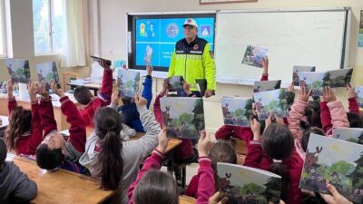 Bursa İl Jandarma Komutanlığına bağlı Trafik Jandarması ekipleri,  okullarda öğrencilere