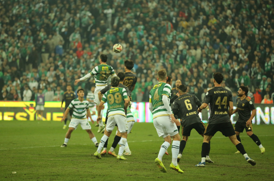 Nesine 2. Lig Kırmızı Grup'ta şampiyonluk mücadelesi veren ve dün