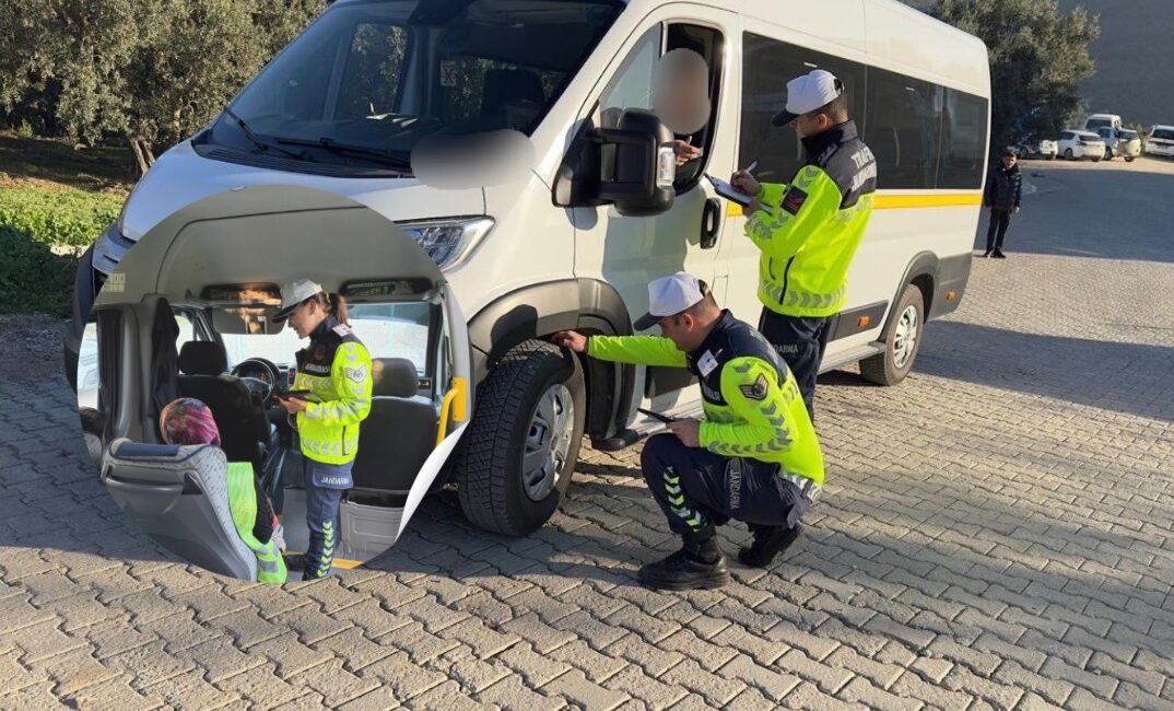  Bursa İl Jandarma Komutanlığı'na bağlı trafik ekipleri, il genelinde okul