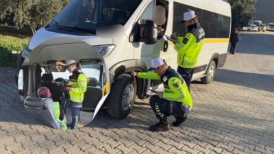  Bursa İl Jandarma Komutanlığı'na bağlı trafik ekipleri, il genelinde okul
