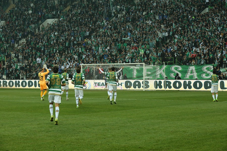 Bursaspor, ligin 17. haftasında ve ilk yarının kapanış maçında kendi