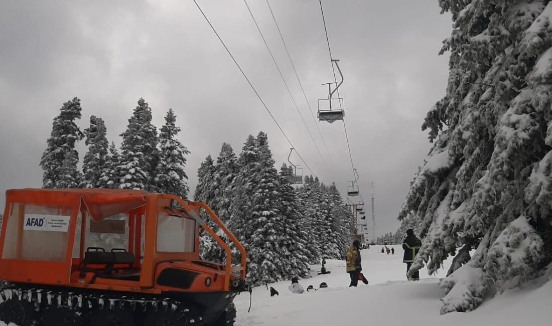 Bursa Uludağ’da telesiyej arızası nedeniyle mahsur kalan 51 vatandaş, ekipler