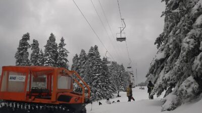 Bursa Uludağ’da telesiyej arızası nedeniyle mahsur kalan 51 vatandaş, ekipler