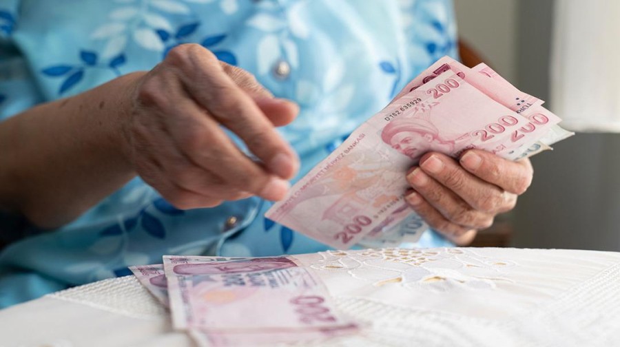 Emekli maaş zamlarının netleşmesinin ardından milyonlarca vatandaşın gözü kulağı şimdi
