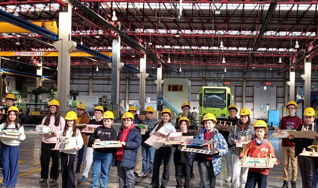  Bursa Büyükşehir Belediyesi’nin ‘Yarıyıl Şenliği’ etkinliklerine katılan öğrenciler, BURULAŞ