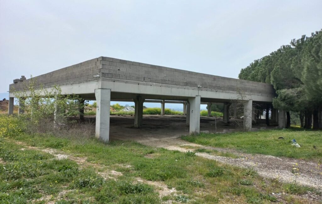 Bursa'nın Orhangazi ilçesine bağlı Yeniköy Mahallesi girişinde uzun yıllar önce