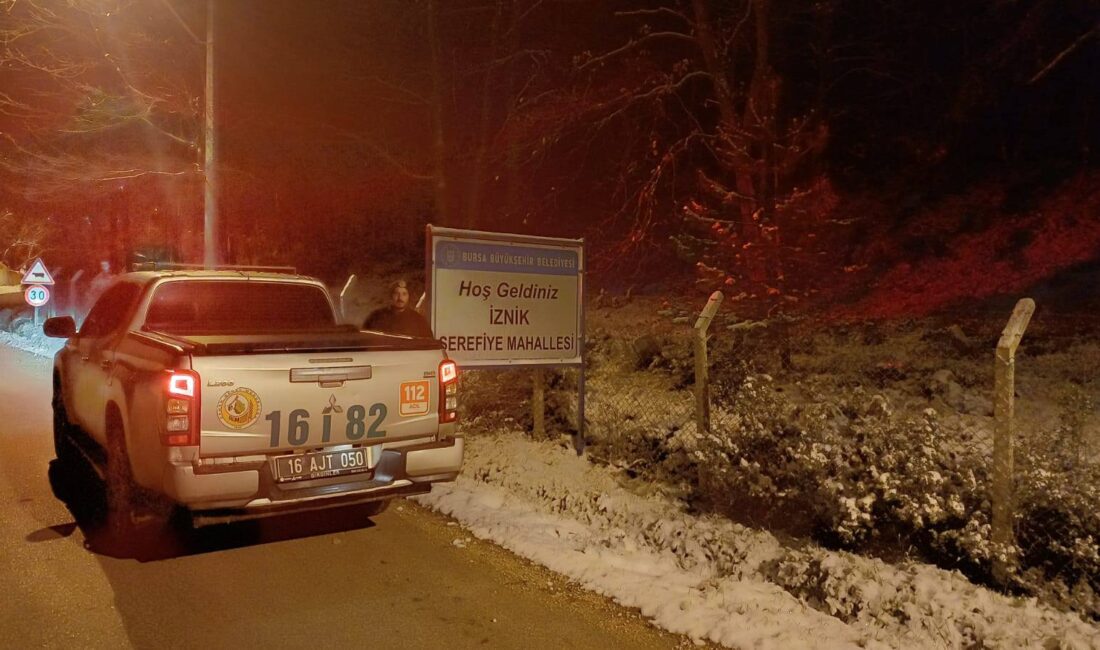 Bursa Orman Bölge Müdürlüğü ekipleri, kar yağışıyla birlikte beyaza bürünen