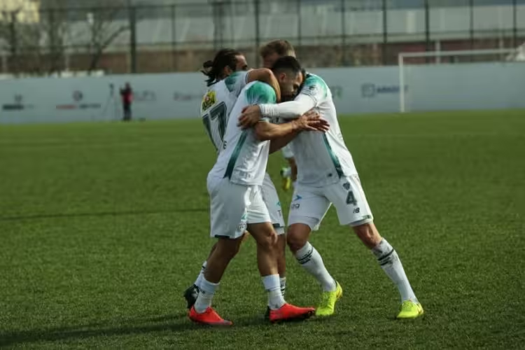 Bursaspor, ligin 21. hafta maçında karşılaştığı Arkent Arnavutköy Belediyesi FSK'yı