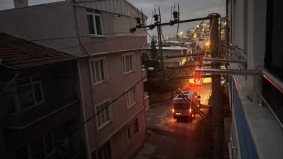 Bursa'nın Orhangazi ilçesinde yüzlerce vatandaşın yaşadığı bir sokak ve çevresinde,